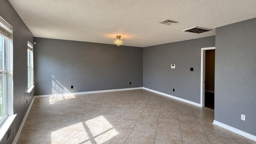 Photo 4 of 49, 29023 Fox Fountain Ln